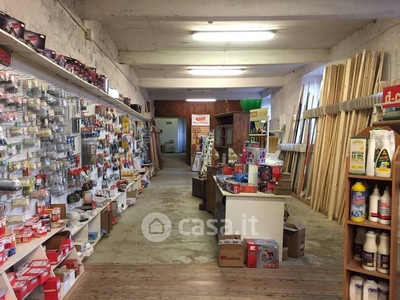 Negozio/Locale commerciale in Vendita in Via Carlo Navone a Busalla