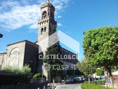 Negozio/Locale commerciale in Vendita in Via Chiesa a Padenghe sul Garda