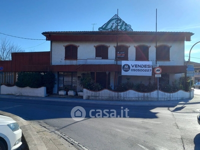Negozio/Locale commerciale in Vendita in Via Giovanni Giolitti 2 a Casciana Terme Lari