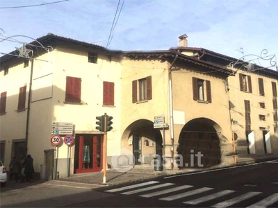 Negozio/Locale commerciale in Vendita in Via Giuseppe Zanardelli a Palazzolo sull'Oglio