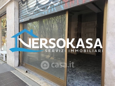 Negozio/Locale commerciale in Vendita in Via Napo Torriani 1 a Milano