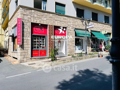 Negozio/Locale commerciale in Vendita in Via Nuvoloni 13 a Sanremo