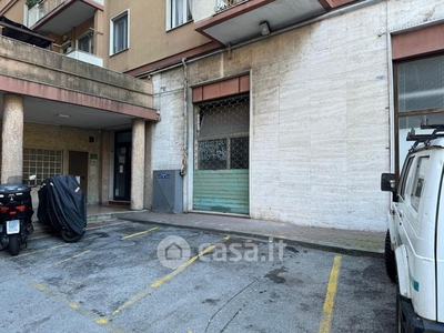 Negozio/Locale commerciale in Vendita in Via Tortona 52 a Genova