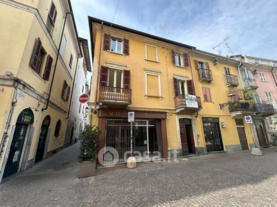 Palazzo in Vendita in Via Elia Emanuele Foà 39 a Vercelli