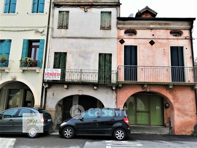 Stabile / Palazzo in Vendita in Via Principe Umberto 54 a Este