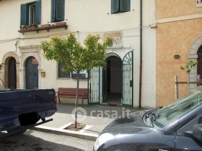 Stabile / Palazzo in Vendita in Via Roma Est a Castelnuovo di Farfa