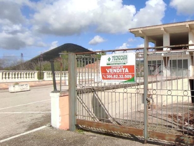 Terreno Commerciale in vendita a Maddaloni via Statale Appia, 123