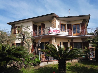 Villa bifamiliare in vendita a Scarlino Grosseto Portiglioni
