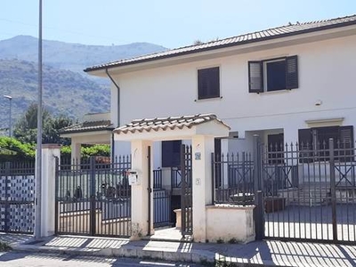Villa bifamiliare in vendita a Torretta Palermo Villaggio Sommariva