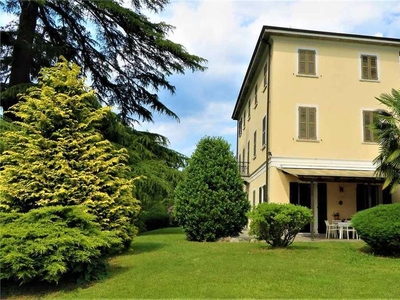 Villa in vendita 8 Stanze da letto a Orta San Giulio