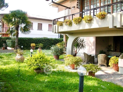 Villa in Vendita in a Montecatini-Terme