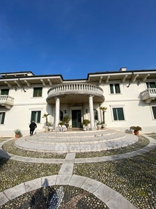 Villa in Vendita in Via Anello 36 a Castrezzato