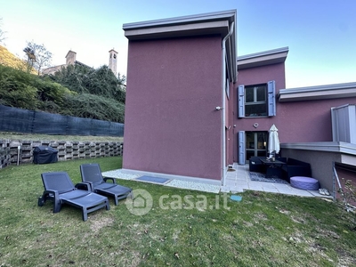 Villa in Vendita in Via Cacciatori delle Alpi a Argegno