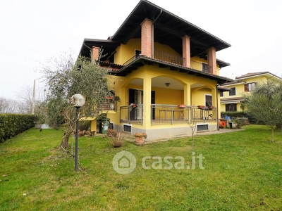 Villa in Vendita in Via Cesare Battisti a Novi Ligure