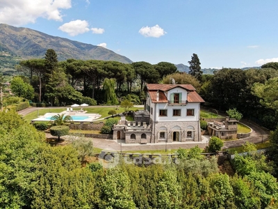 Villa in Vendita in Via Colletto Zacconi a Camaiore