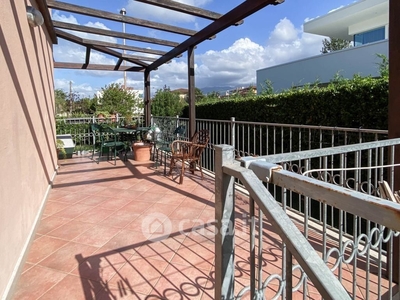 Villa in Vendita in Via Francesco Berni a Pietrasanta