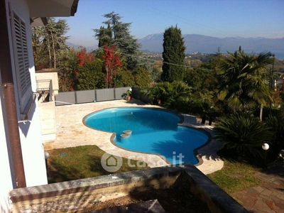 Villa in Vendita in Via Galetti 18 a Padenghe sul Garda