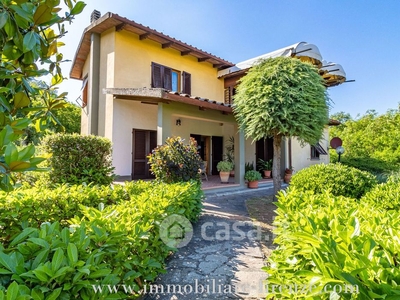 Villa in Vendita in Via Giuseppe Dossetti a Figline e Incisa Valdarno