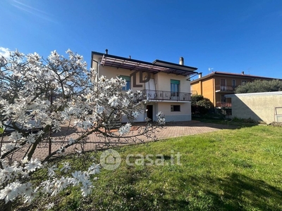 Villa in Vendita in Via Mazzini 15 a Ternate