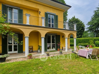Villa in Vendita in Via rossina 40 a Castagneto Po