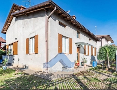 Villa in Vendita in Via Solferino a Seriate