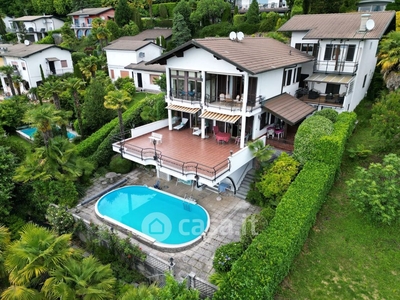 Villa in Vendita in Via Vignone a Dumenza