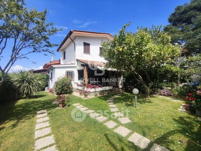 Villa in Vendita in Viale Corona Australe a Ardea