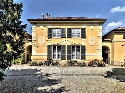 Villa in Vendita in Viale Kennedy a Besana in Brianza