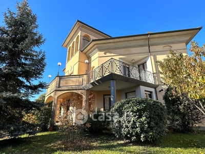 Villa in Vendita in Viale Repubblica a Voghera
