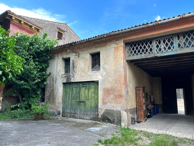 Casa indipendente in vendita