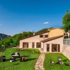 Casa a Acquanera con barbecue, giardino e piscina