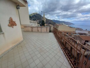 Appartamento con terrazzo-solarium panoramico, via Cappuccini, Taormina