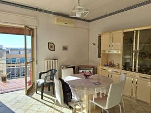 Appartamento di 4 vani /145 mq a Noicattaro (zona zona via capurso)