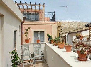 Appartamento in Via Dione in zona Ortigia a Siracusa