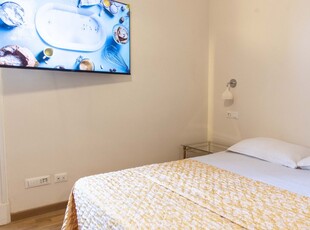 Camera in affitto in appartamento con 2 camere da letto a Roma