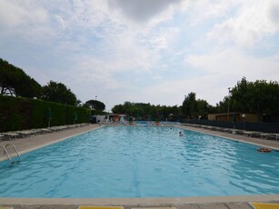 Casa a Lido Di Dante con piscina e giardino