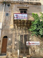 Casa indipendente da ristrutturare su tre Livelli a Bagheria