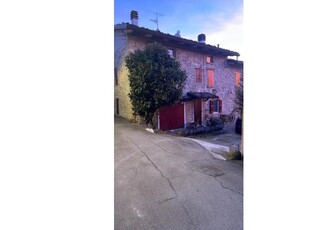 Casa indipendente in vendita a Neviano degli Arduini, Frazione Cedogno, Borgo Cedonia 15