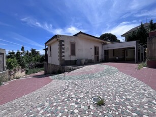 Casa indipendente in Via Giovanni Andrea Serrao - S. Elia, Catanzaro