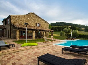 Casa a Pergola con barbecue, giardino e piscina