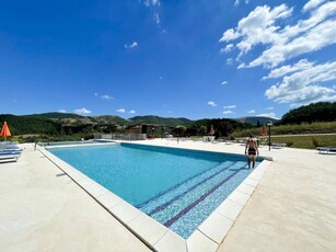Confortevole casa a Urbania con piscina, giardino e barbecue