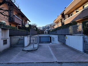 Garage / posto auto in affitto a Sondrio Espasione Est
