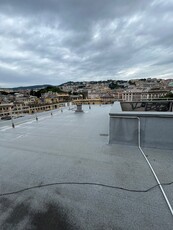 Laboratorio con terrazzo a Genova