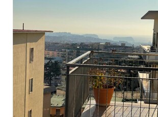 Porzione di casa in affitto a Napoli, Zona Arenella
