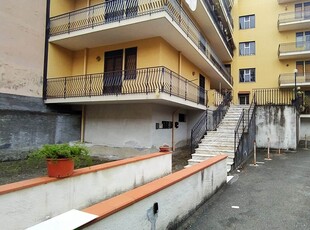 Quadrilocale in Via Roma a Aci Catena