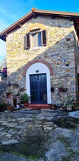 Rustico casale in ottime condizioni in zona Anchetta a Fiesole
