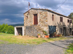 Rustico casale in Via Castello in zona Serrazzano a Pomarance