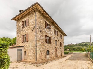 Rustico con terrazzo a Assisi