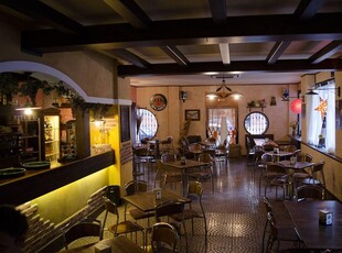 Vendesi Bar a Albenga via venezia 8 in zona mare libero