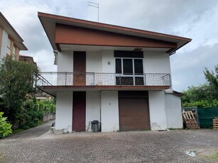 Villa bifamiliare in vendita a Treviso Fuori Mura